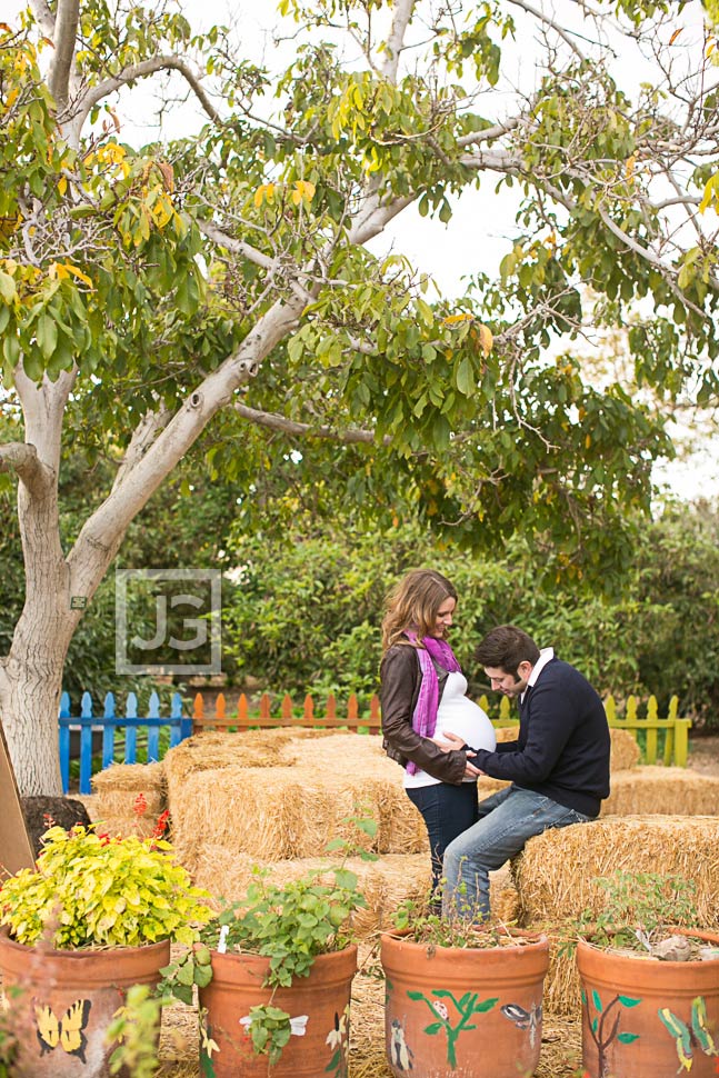 Maternity Photography Fullerton Arboretum with Hay Bales