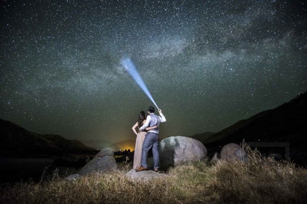 Read more about the article Milky Way Astrophotography in Sequoia! Engagement Photography with Stars | Nancy + Jon