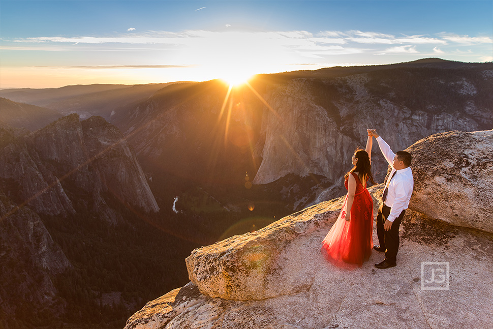 Yosemite Engagement Photo with the Sunset