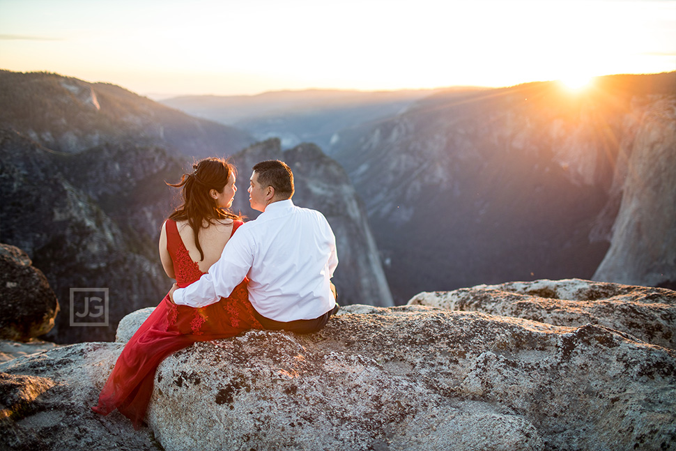 Yosemite Engagement Photo with the Sunset