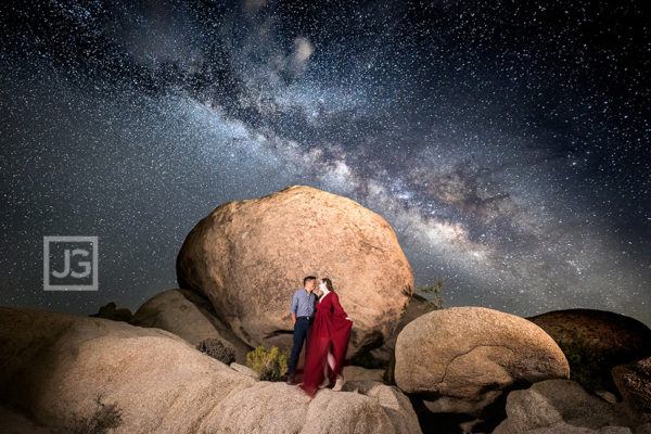 Read more about the article Astrophotography Joshua Tree Engagement Photography!!