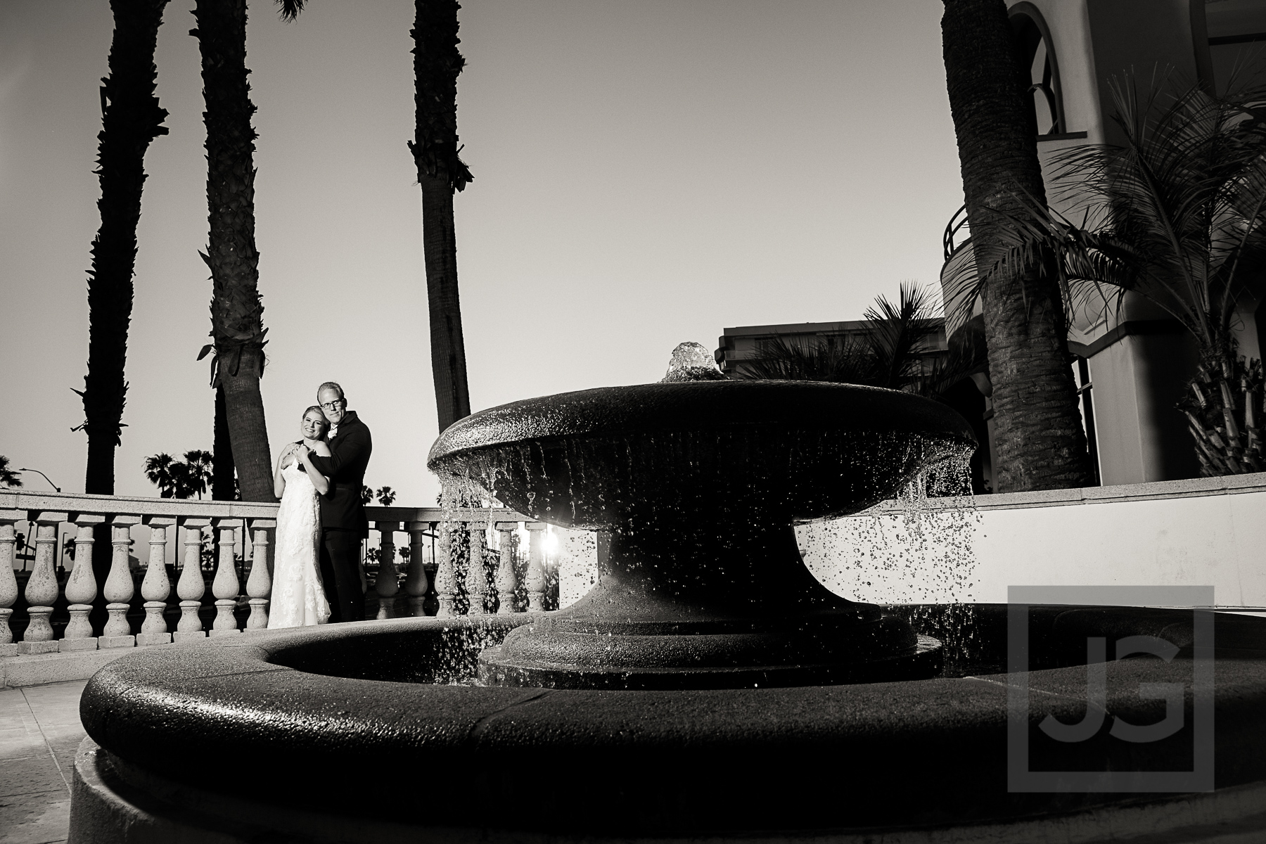Hilton Waterfront Wedding Photos with Fountain