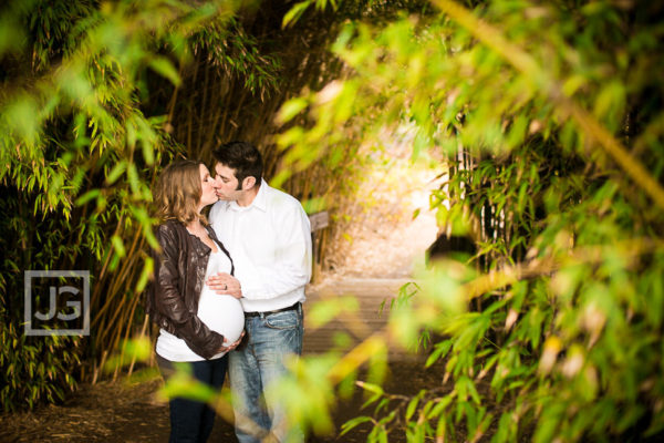 Read more about the article Fullerton Arboretum Maternity Photography Orange County | Leah + Hakan