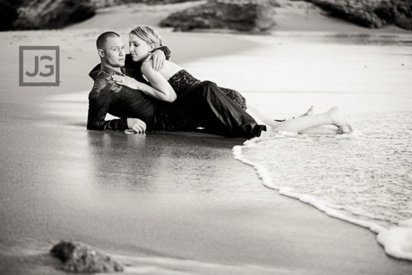 Read more about the article Sexy Laguna Beach Engagement Photos on the Beach Sand | Leah+Chris